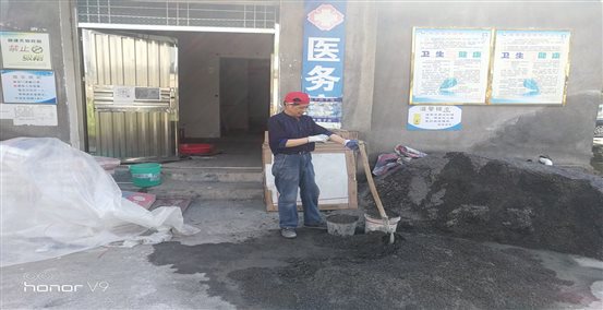 D:.总务处档案资料总务处资料9.照片档案资料2年春季总务处活动照片卫生室对卫生室进行改造20220516 (4).jpg