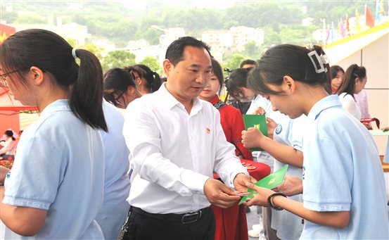 E:学校照片2.25号成人礼║┼│╔╚╦└±DSC_3911.jpg